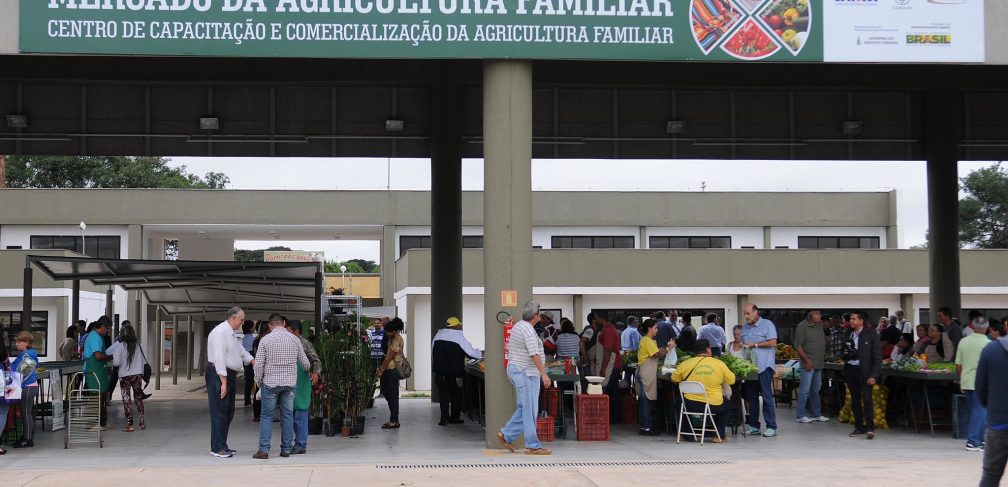 Ceasa, Brasília, DF, Brasil 9/5/2015 Foto: Dênio Simões/Agência BrasíliaA Centrais de Abastecimento de Brasília (Ceasa), no Setor de Indústria e Abastecimento, inaugurou na manhã deste sábado (9) o Mercado da Agricultura Familiar.