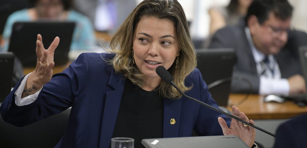 senadora Leila do Vôlei em comissão no Senado