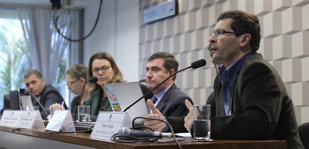 Subcomissão Permanente sobre Esporte, Educação Física e Formação de Categorias de Base no Esporte (CEEEFCB) realiza audiência pública para debater o Plano Nacional de Esporte. \r\rMesa:\respecialista em Direito Desportivo, Luiz César Cunha Lima;\rdiretora da Organização Atletas pelo Brasil, Ana Beatriz Moser;\rpresidente da CEEEFCB, senadora Leila Barros (PSB-DF);\rprofessor da Faculdade de Educação Física da Universidade de Brasília (FEF/UnB) e Coordenador do Laboratório de Pesquisa sobre Gestão do Esporte, Paulo Henrique Azevedo;\rsecretário-executivo da Rede Esporte pela Mudança Social (REMS), William Boudakian de Oliveira;\rdiretor Institucional do Centro de Treinamento de Educação Física Especial (CETEFE), Ulisses Araújo - em pronunciamento.\r\rFoto: Waldemir Barreto/Agência Senado