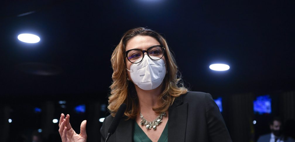 Plenário do Senado Federal durante sessão deliberativa ordinária semipresencial.Na ordem do dia, o PL 823/2021, que estabelece medidas emergenciais de amparo à agricultura familiar. Também está na pauta do Plenário o PL 2.336/2021, do Poder Executivo, que atribui exclusivamente ao clube mandante das partidas de futebol os chamados direitos de arena, referentes à transmissão ou reprodução de jogos. Ainda na pauta, o PL 1.853/2021, que inscreve o nome de o nome de Chico Xavier no Livro dos Heróis e Heroínas da Pátria, e o PL 1.933/2019, que denomina Aeroporto Prefeito Orlando Marinho o aeroporto situado no Município de Tefé, estado do Amazonas.Senadora Leila Barros (Cidadania-DF).Foto: Leopoldo Silva/Agência Senado