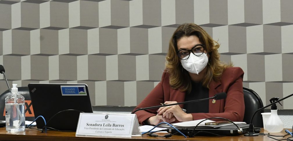 Comissão de Educação, Cultura e Esporte (CE) realiza reunião deliberativa extraordinária semipresencial com 12 itens. Entre eles, o PL 3.465/2019, que inclui cidadania e gestão pública nos currículos escolares.À mesa, vice-presidente da CE, senadora Leila Barros (Cidadania-DF).Foto: Roque de Sá/Agência Senado