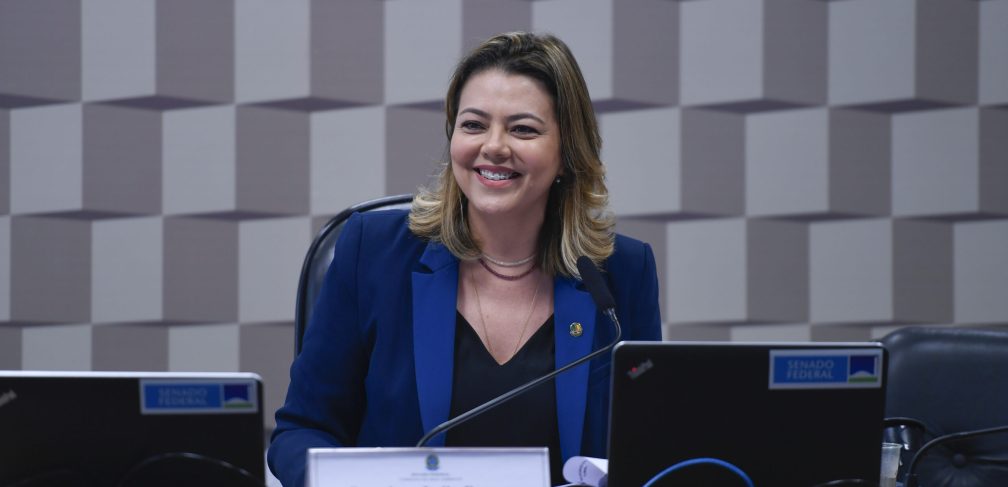 Comissão de Meio Ambiente (CMA) realiza reunião com 8 itens. Entre eles, o PL 2.791/2019, que assegura medidas de prevenção a enchentes.À mesa, presidente da CMA, senadora Leila Barros (PDT-DF), conduz reunião.Foto: Edilson Rodrigues/Agência Senado