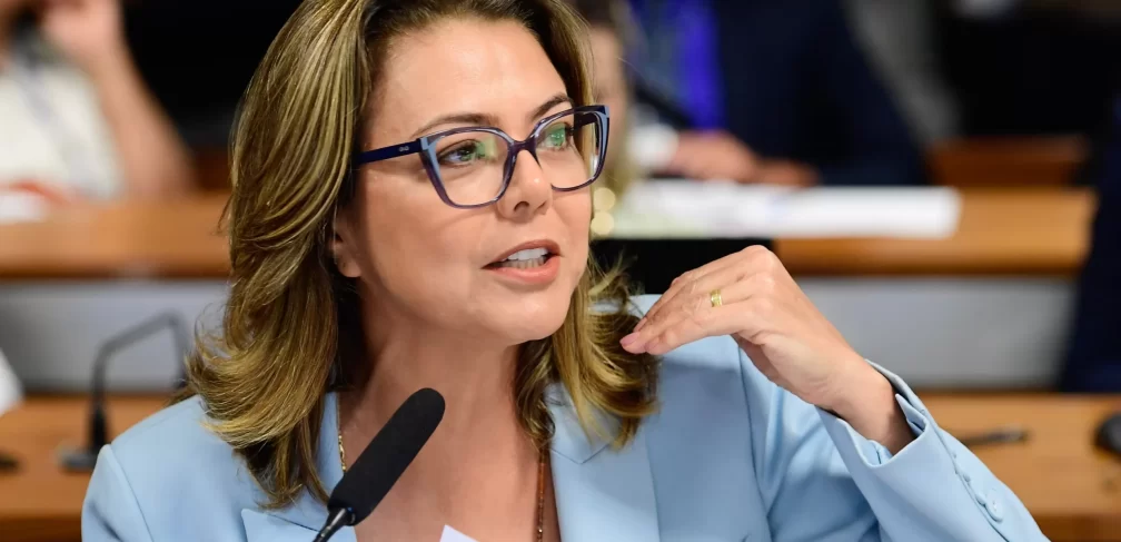 Comissão de Assuntos Sociais (CAS) realiza reunião deliberativa com 10 itens. Entre eles, o REQ 8/2025, que requer, nos termos do art. 58, § 2º, II, da Constituição Federal e do art. 93, II, do Regimento Interno do Senado Federal, a realização de audiência pública, com o objetivo de debater Termos da Ocupação por Plataforma (TOP), dispondo sobre os direitos e benefícios do profissional conectado, suas relações com Trabalho, Previdência e Plataformas.Senadora Leila Barros (PDT-DF) em pronunciamento à bancada.Foto: Saulo Cruz/Agência Senado