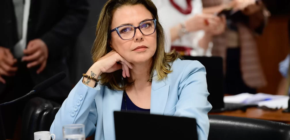 Comissão de Assuntos Sociais (CAS) realiza reunião deliberativa com 10 itens. Entre eles, o REQ 8/2025, que requer, nos termos do art. 58, § 2º, II, da Constituição Federal e do art. 93, II, do Regimento Interno do Senado Federal, a realização de audiência pública, com o objetivo de debater Termos da Ocupação por Plataforma (TOP), dispondo sobre os direitos e benefícios do profissional conectado, suas relações com Trabalho, Previdência e Plataformas.Em destaque, à bancada, senadora Leila Barros (PDT-DF).Foto: Saulo Cruz/Agência Senado
