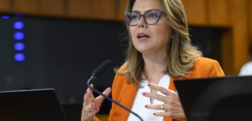 Comissão de Assuntos Econômicos (CAE) realiza reunião deliberativa com 4 itens. Entre eles, proposta que limita o endividamento dos municípios (PLP 224/2019). Outro item em análise prevê a autorização de uso de recursos do Fundeb para o pagamento de profissionais que acompanham estudantes com transtorno do espectro autista (TEA).Bancada:
senadora Leila Barros (PDT-DF).Foto: Andressa Anholete/Agência Senado