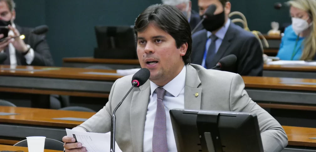 Comissão Mista de Planos, Orçamentos Públicos e Fiscalização (CMO) retomam reunião para analisar relatórios setoriais de áreas temáticas da lei orçamentária de 2022 (PLN 19/2021).
Em pronunciamento, à bancada, deputado André Fufuca (PP-MA).Foto: Roque de Sá/Agência Senado