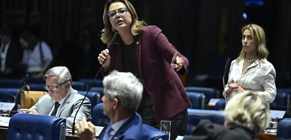 Leila em defesa da Marina