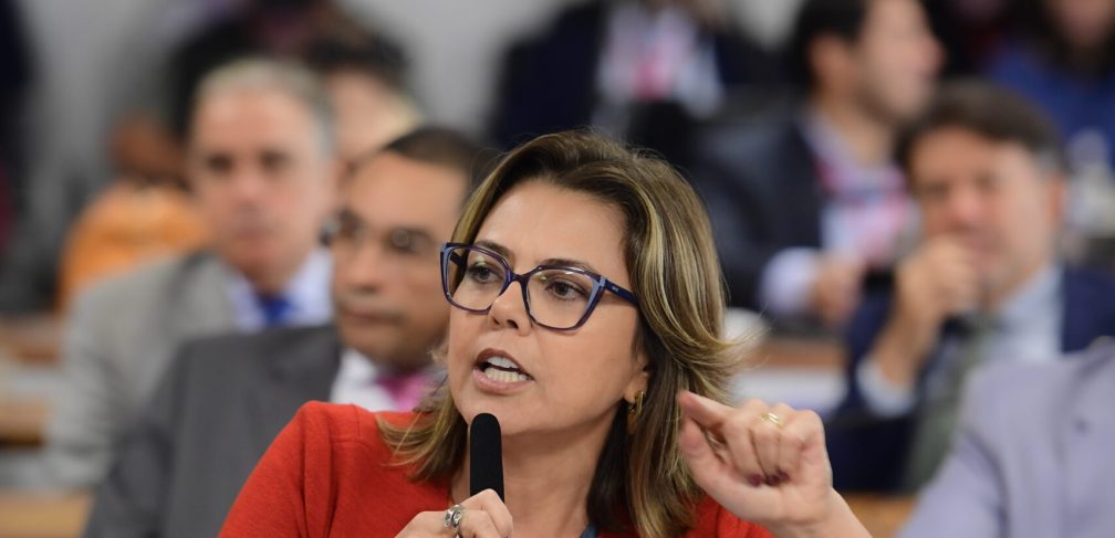 Comissão de Transparência, Governança, Fiscalização e Controle e Defesa do Consumidor (CTFC) promove audiência pública com ministro de Estado da Previdência Social, para prestar informações sobre as fraudes relacionadas a descontos não autorizados por aposentados e pensionistas do Instituto Nacional do Seguro Social (INSS).Bancada:
senadora Leila Barros (PDT-DF) - em pronunciamento.Foto: Saulo Cruz/Agência Senado