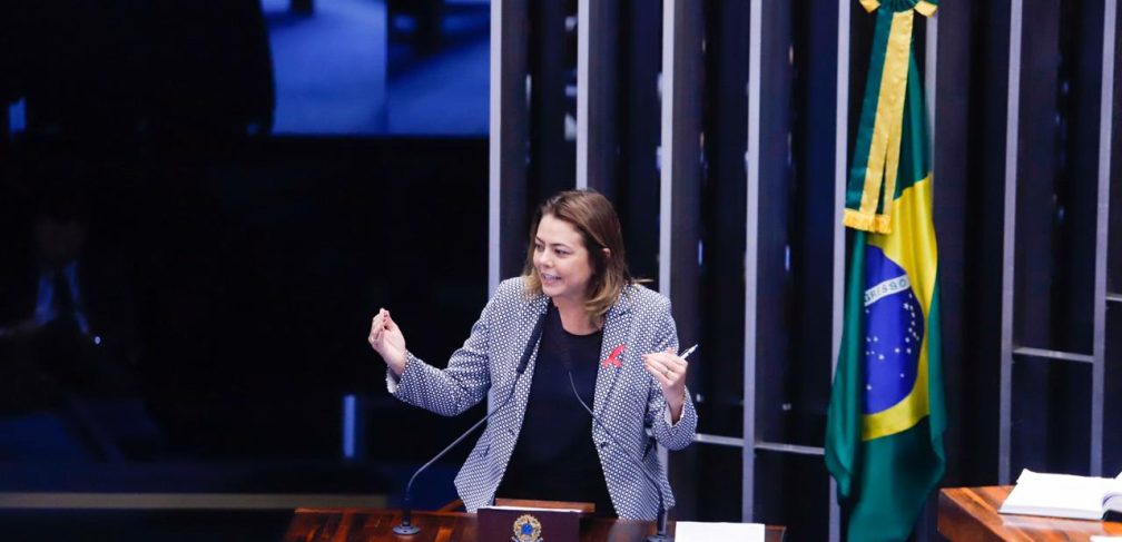 Senadora Leila Barros discursa sobre Reforma da Previdência