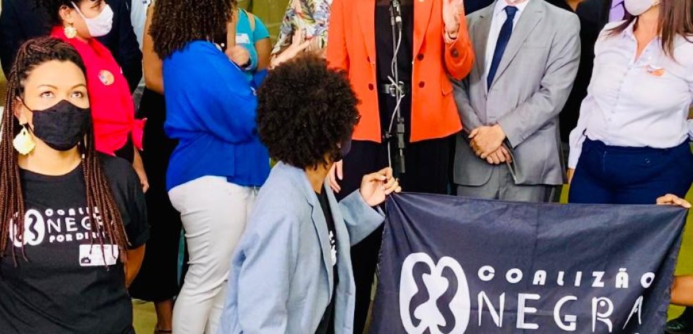 Manifesto Auxílio emergencial