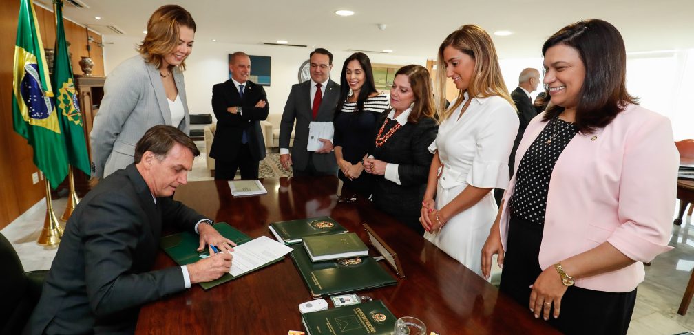 (Brasília - DF, 08/10/2019) Sanção do Projeto de Lei nº 1619, de 2019 e Sanção Projeto de Lei nº 17, de 2019 - que alteram a Lei nº 11.340/2006 (Lei Maria da Penha).\rFoto: Alan Santos/PR